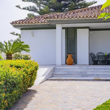 Cubo's Galemar Pool & Padel *