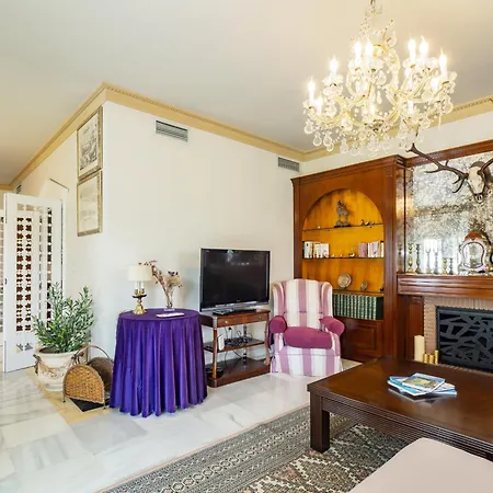 Cubo's Galemar Pool & Padel Villa *