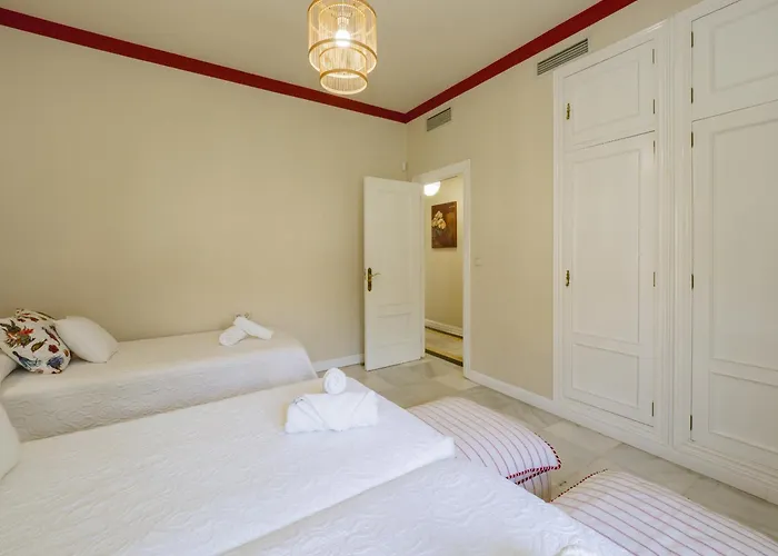 Cubo's Galemar Pool & Padel Villa *