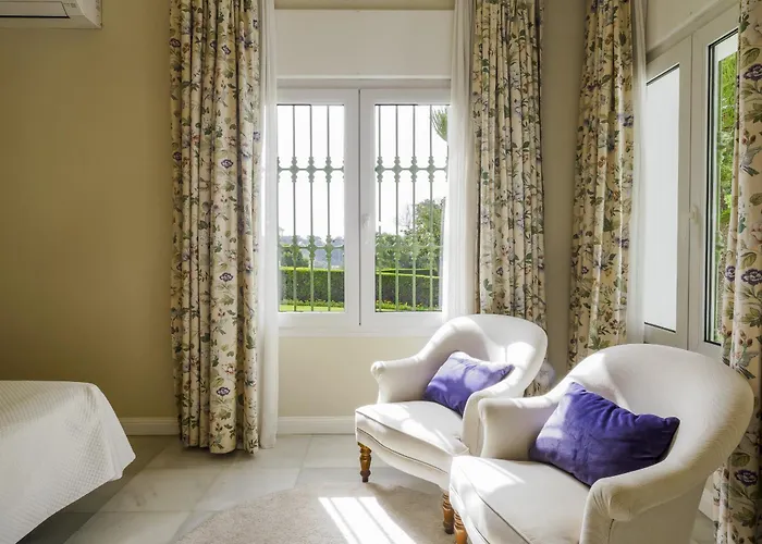 Cubo's Galemar Pool & Padel