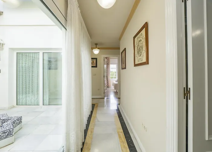 Cubo's Galemar Pool & Padel Villa *