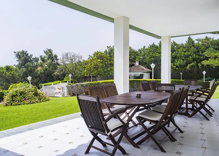 Cubo's Galemar Pool & Padel