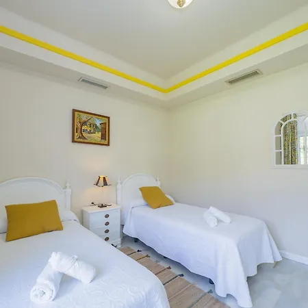 Cubo's Galemar Pool & Padel Villa