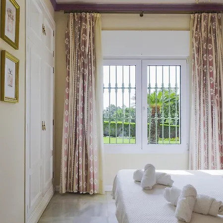 Villa Cubo's Galemar Pool & Padel Torremolinos