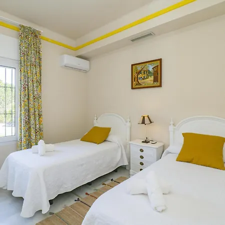 Cubo's Galemar Pool & Padel Torremolinos