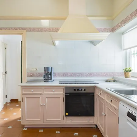 Cubo's Galemar Pool & Padel *