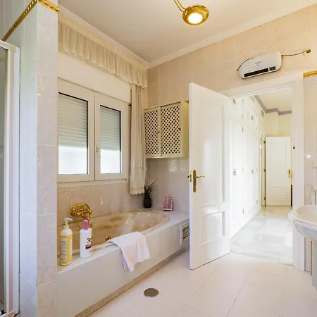 Villa Cubo's Galemar Pool & Padel *