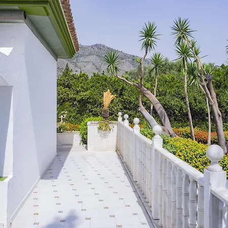 Cubo's Galemar Pool & Padel