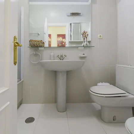 Cubo's Galemar Pool & Padel