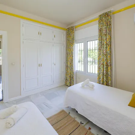 Cubo's Galemar Pool & Padel *