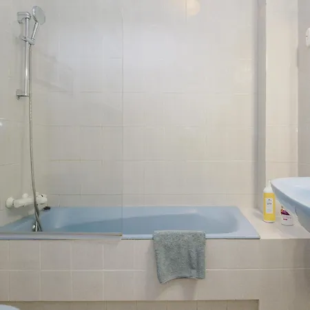 Cubo's Galemar Pool & Padel *