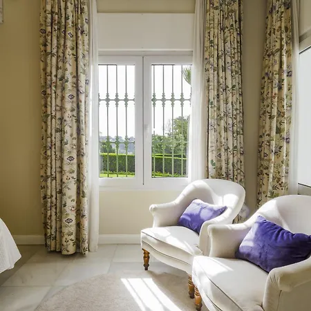 Cubo's Galemar Pool & Padel