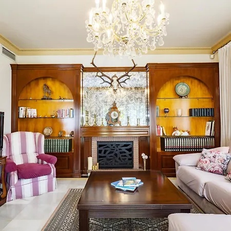 Cubo's Galemar Pool & Padel