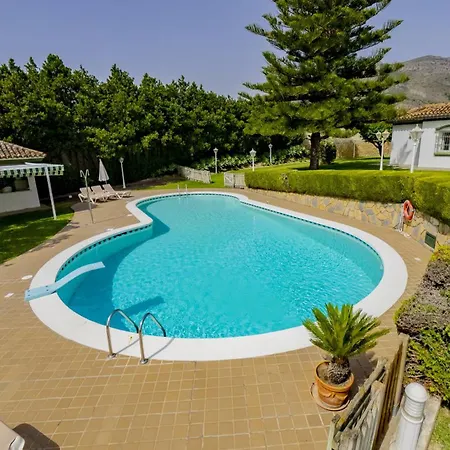 Cubo's Galemar Pool & Padel