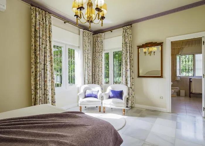 Cubo's Galemar Pool & Padel Villa *