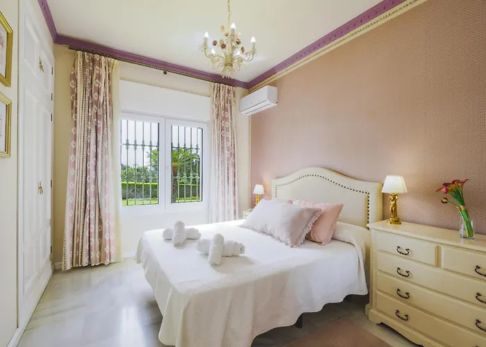 Cubo's Galemar Pool & Padel *