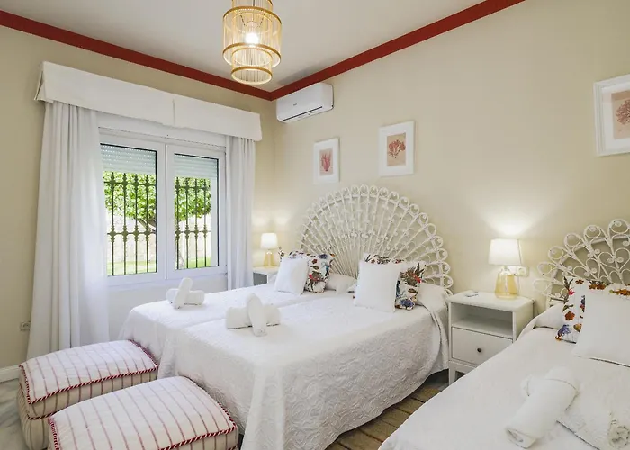 Cubo's Galemar Pool&padel Villa *