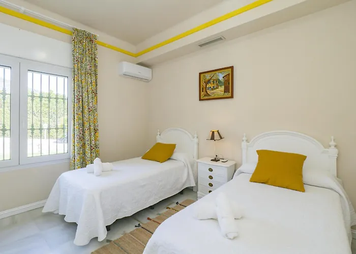 Cubo's Galemar Pool & Padel Torremolinos