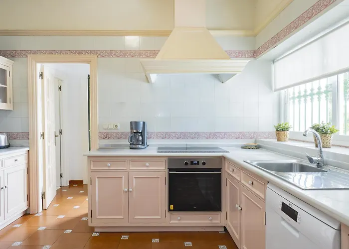 Cubo's Galemar Pool&padel *