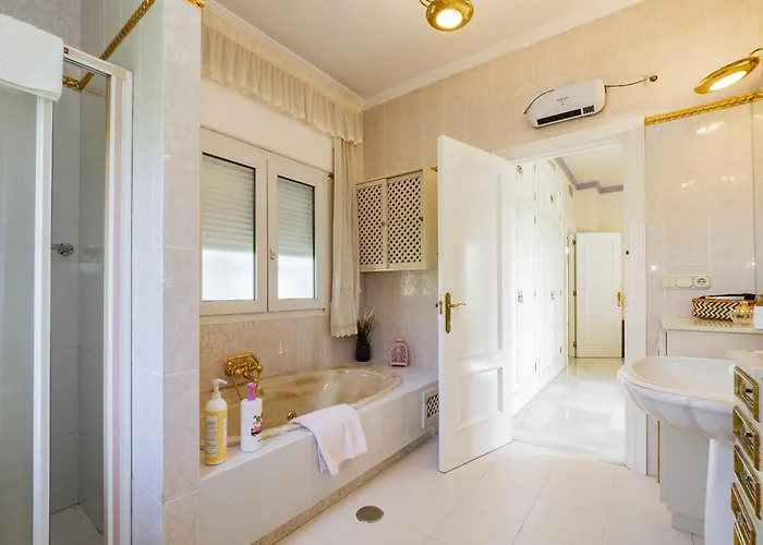 Villa Cubo's Galemar Pool & Padel *