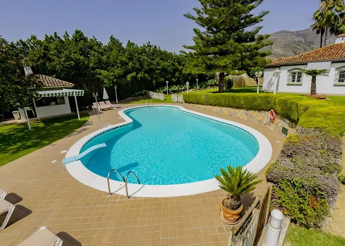 Cubo's Galemar Pool & Padel