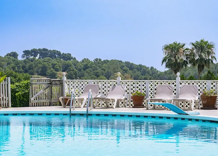 Cubo's Galemar Pool & Padel *